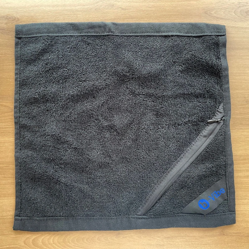 1Multi-Functional Gym Towel with Zipper Pocket